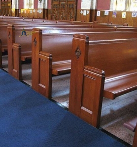 kursi gereja minimalis