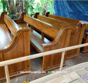 bangku gereja sederhana