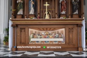 altar gereja prostestan 