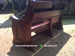 bangku gereja sederhana