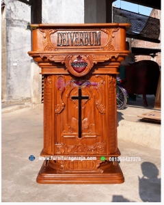 mimbar gereja HKBP