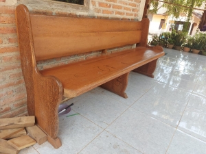 kursi gereja 