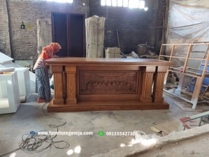 altar gereja 