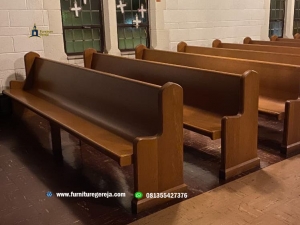bangku gereja katolik 