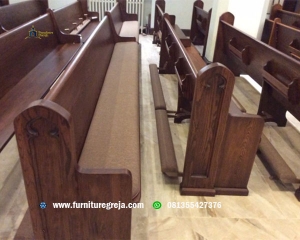 kursi gereja 