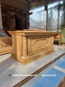 altar gereja 