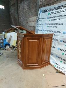 mimbar gereja jati HKBP