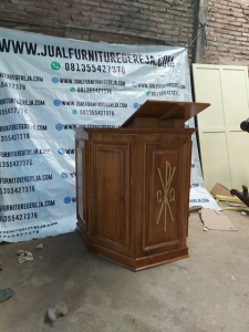 mimbar gereja HKBP jati 