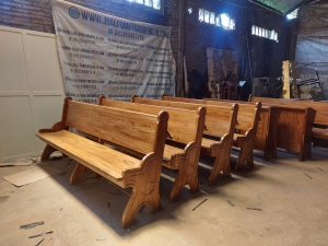 kursi gereja minimalis 