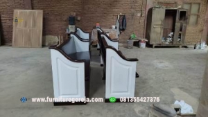 kursi gereja sederhana 