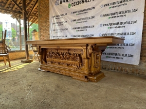 altar gereja ukir 