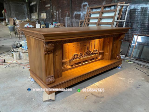 altar gereja katolik sederhana 