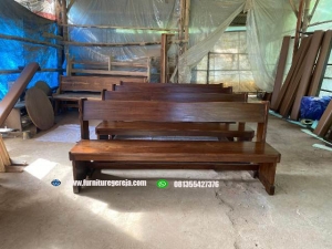 kursi gereja ummat 