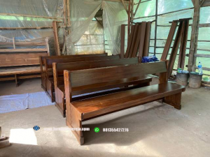 kursi gereja ummat katolik 