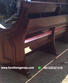 bangku gereja sederhana